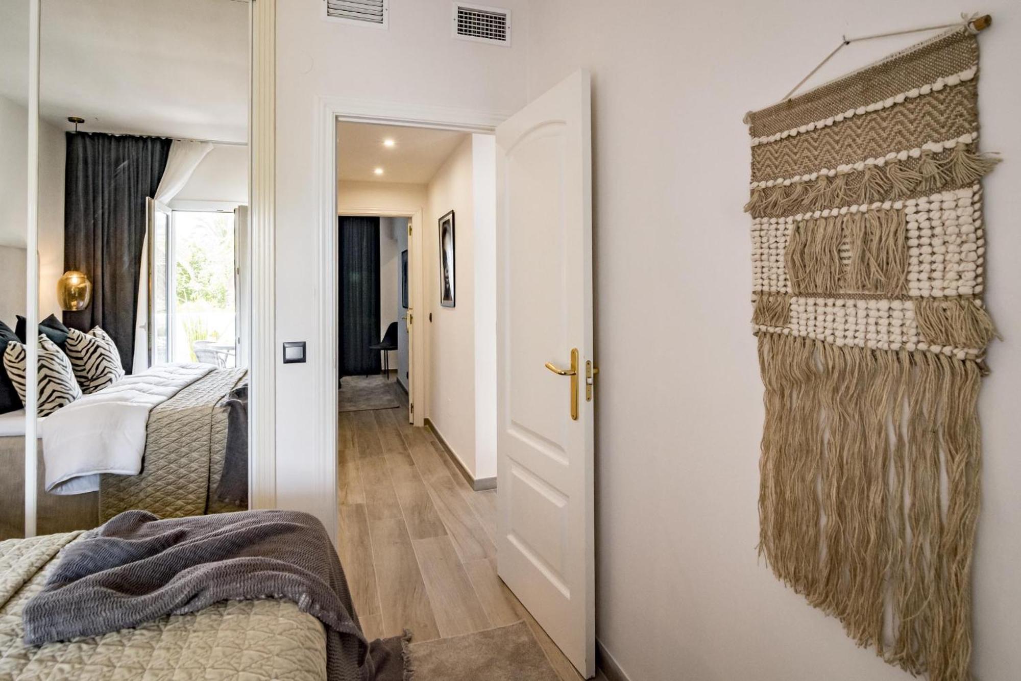 Pr - Stunning Flat Front Line Beach Puerto Banus Marbella Exteriör bild