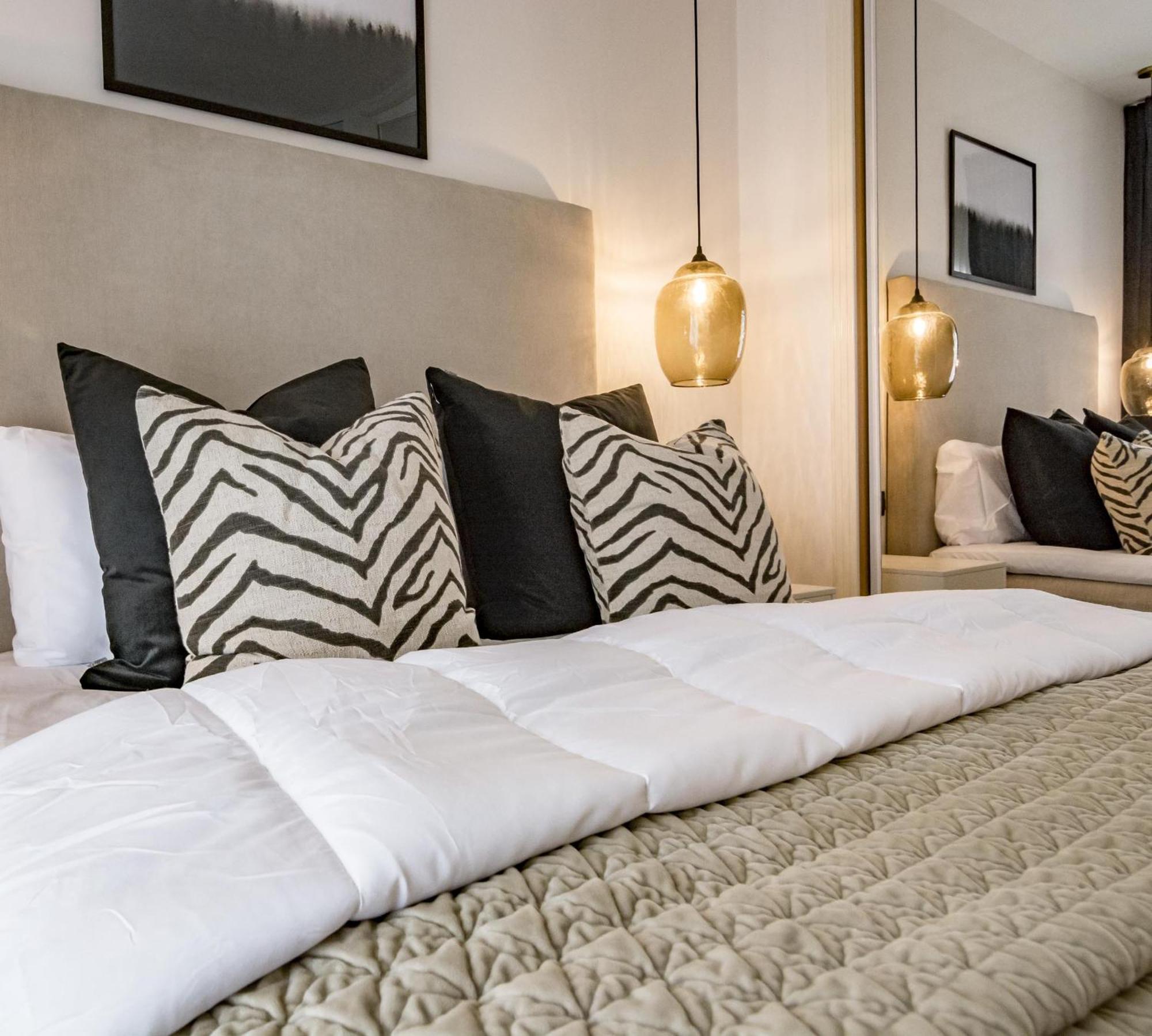 Pr - Stunning Flat Front Line Beach Puerto Banus Marbella Exteriör bild